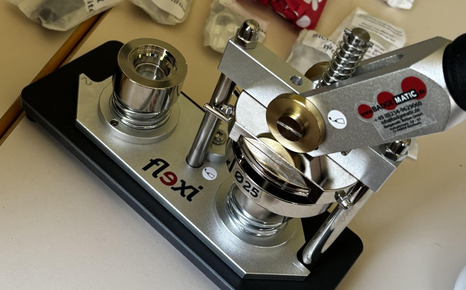 Buttonmaschine für 25-mm-Buttons